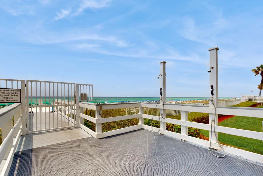 Cozy condo with Gulf-front balcony & great views - near shops & dining