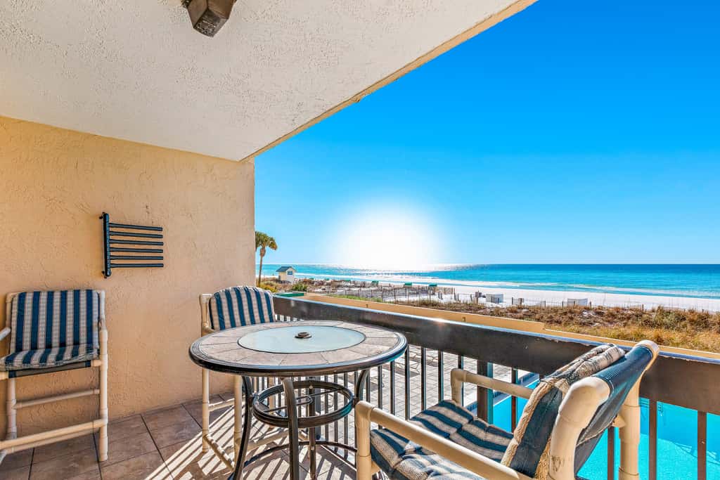 Gulf-Front Condo w Lovely Gulf View, Beach Access & Shared Pool, Hot Tub & Gym