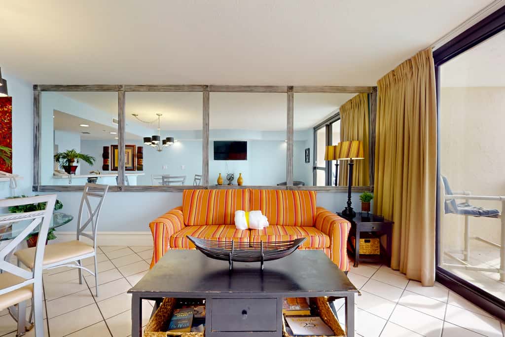Gulf-Front Condo w Lovely Gulf View, Beach Access & Shared Pool, Hot Tub & Gym