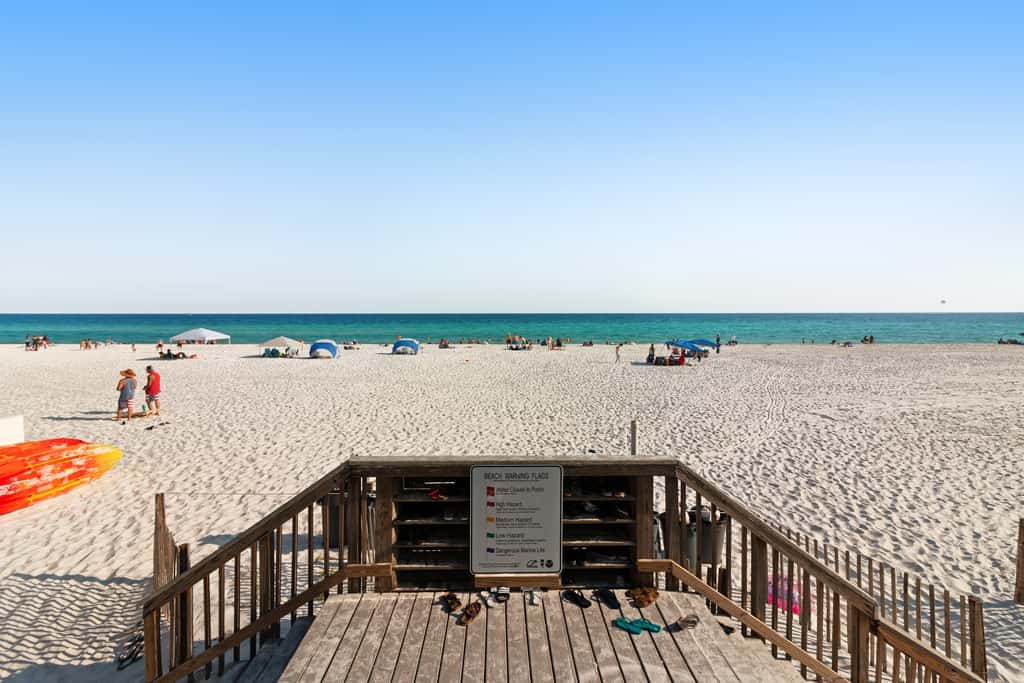 Gulf-Front Condo w Lovely Gulf View, Beach Access & Shared Pool, Hot Tub & Gym