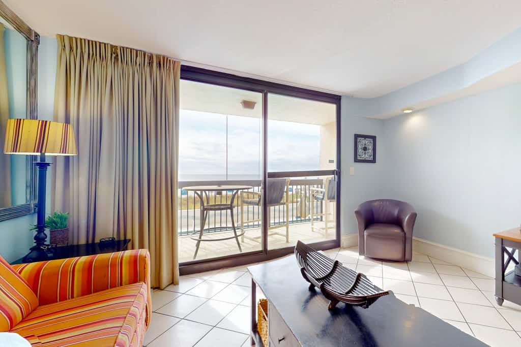 Gulf-Front Condo w Lovely Gulf View, Beach Access & Shared Pool, Hot Tub & Gym