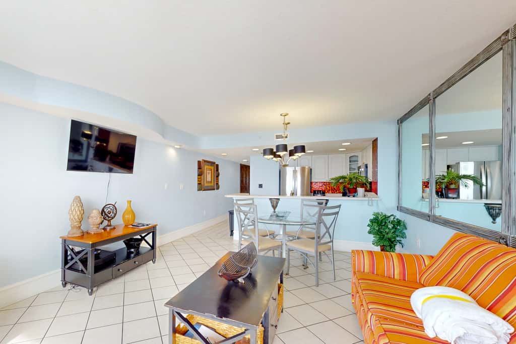 Gulf-Front Condo w Lovely Gulf View, Beach Access & Shared Pool, Hot Tub & Gym