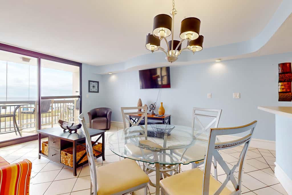 Gulf-Front Condo w Lovely Gulf View, Beach Access & Shared Pool, Hot Tub & Gym