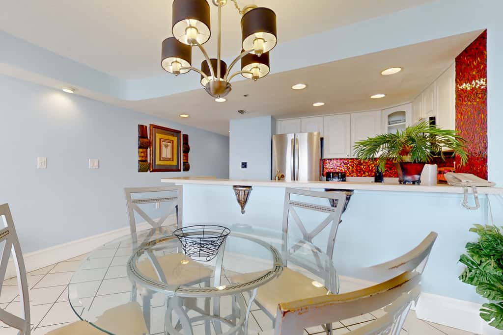 Gulf-Front Condo w Lovely Gulf View, Beach Access & Shared Pool, Hot Tub & Gym