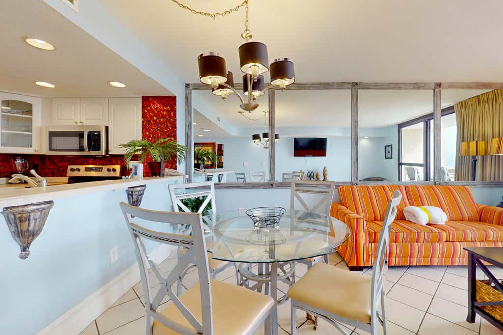 Gulf-Front Condo w Lovely Gulf View, Beach Access & Shared Pool, Hot Tub & Gym