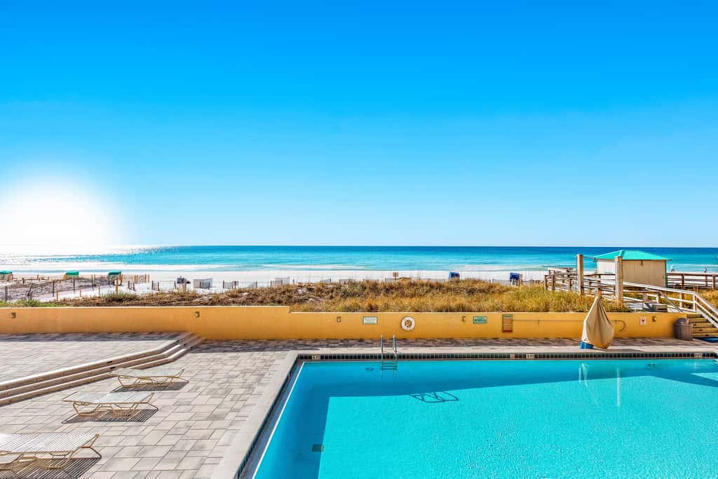Gulf-Front Condo w Lovely Gulf View, Beach Access & Shared Pool, Hot Tub & Gym