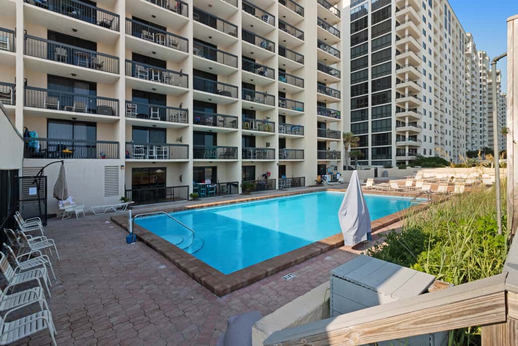 Gulf-Front Condo w Lovely Gulf View, Beach Access & Shared Pool, Hot Tub & Gym