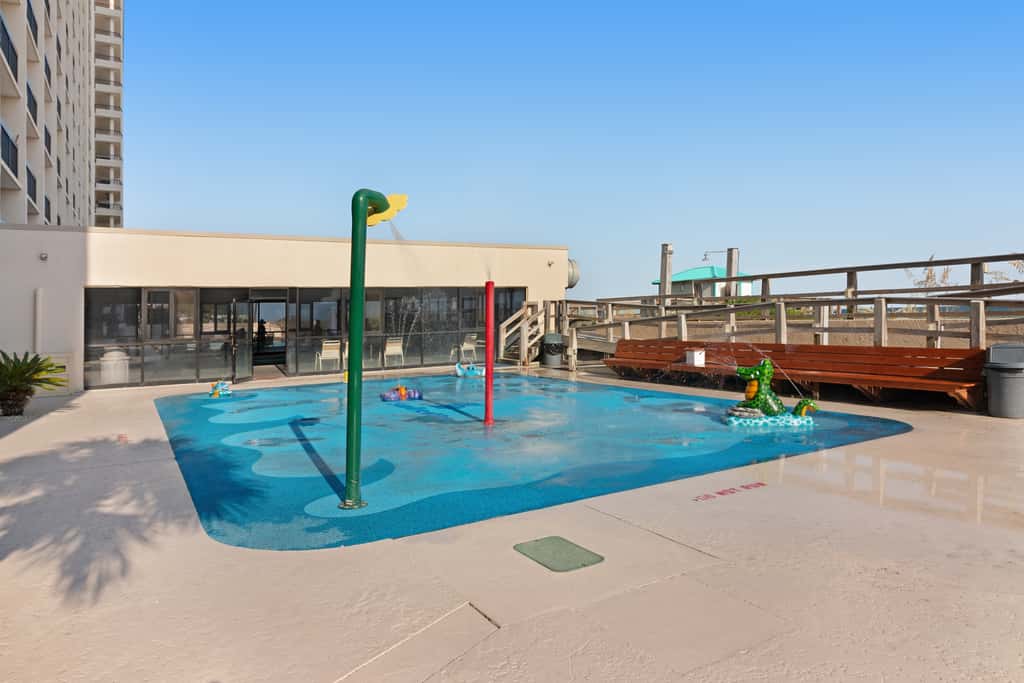Gulf-Front Condo w Lovely Gulf View, Beach Access & Shared Pool, Hot Tub & Gym