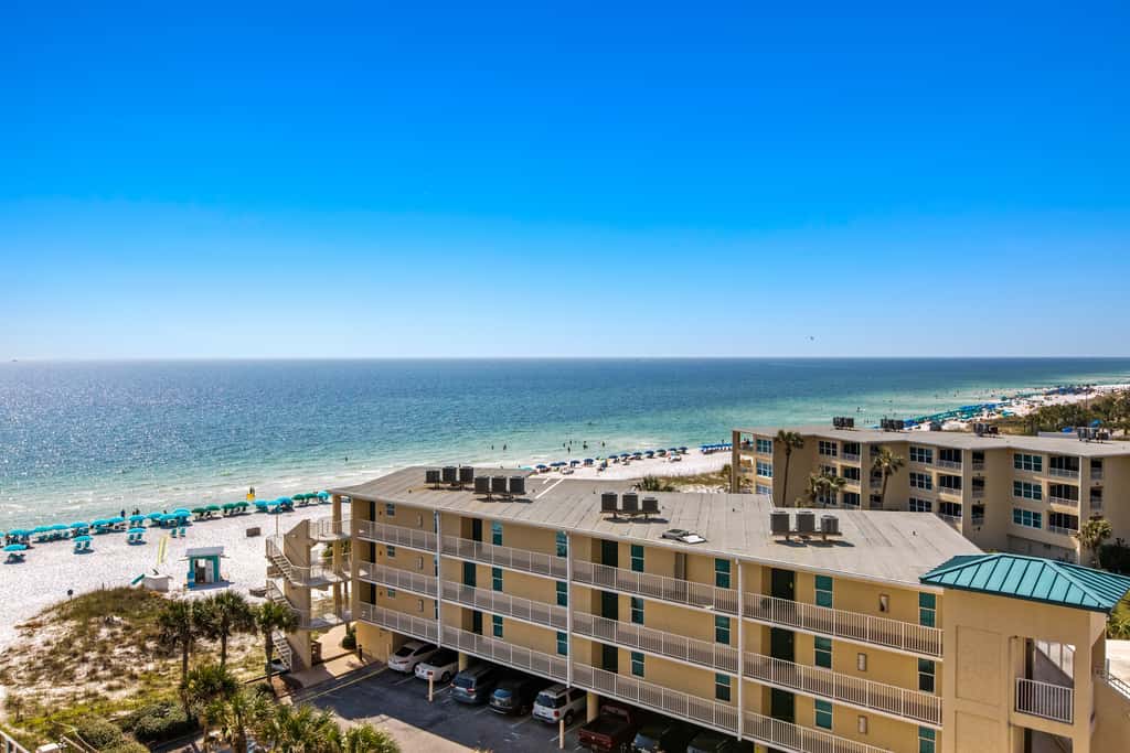 Gulf-Front Condo w Lovely Gulf View, Beach Access & Shared Pool, Hot Tub & Gym