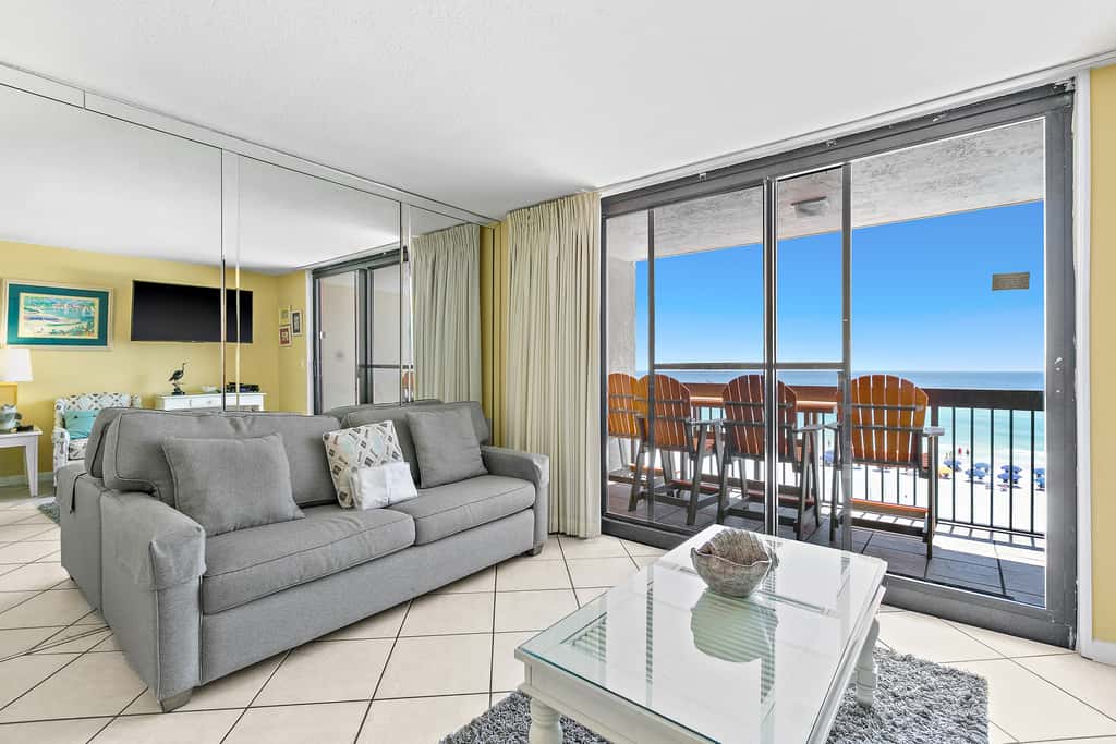 5th floor condo w splash pad, multiple pools, and on-site bar