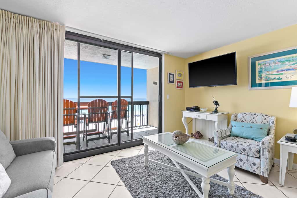 5th floor condo w splash pad, multiple pools, and on-site bar