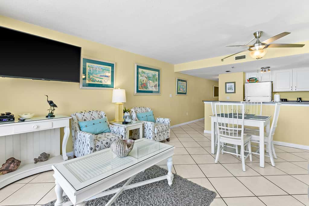 5th floor condo w splash pad, multiple pools, and on-site bar