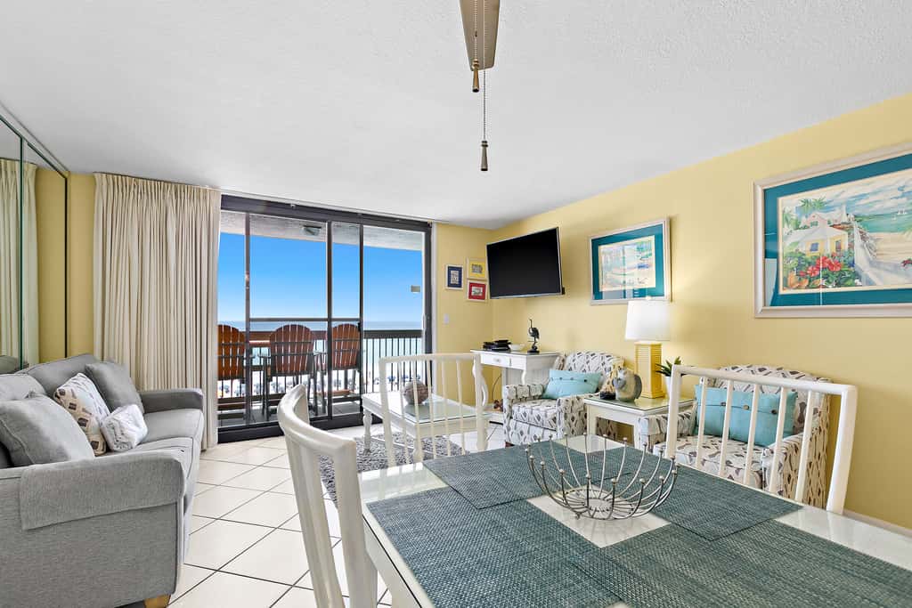 5th floor condo w splash pad, multiple pools, and on-site bar
