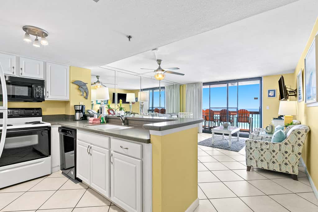 5th floor condo w splash pad, multiple pools, and on-site bar