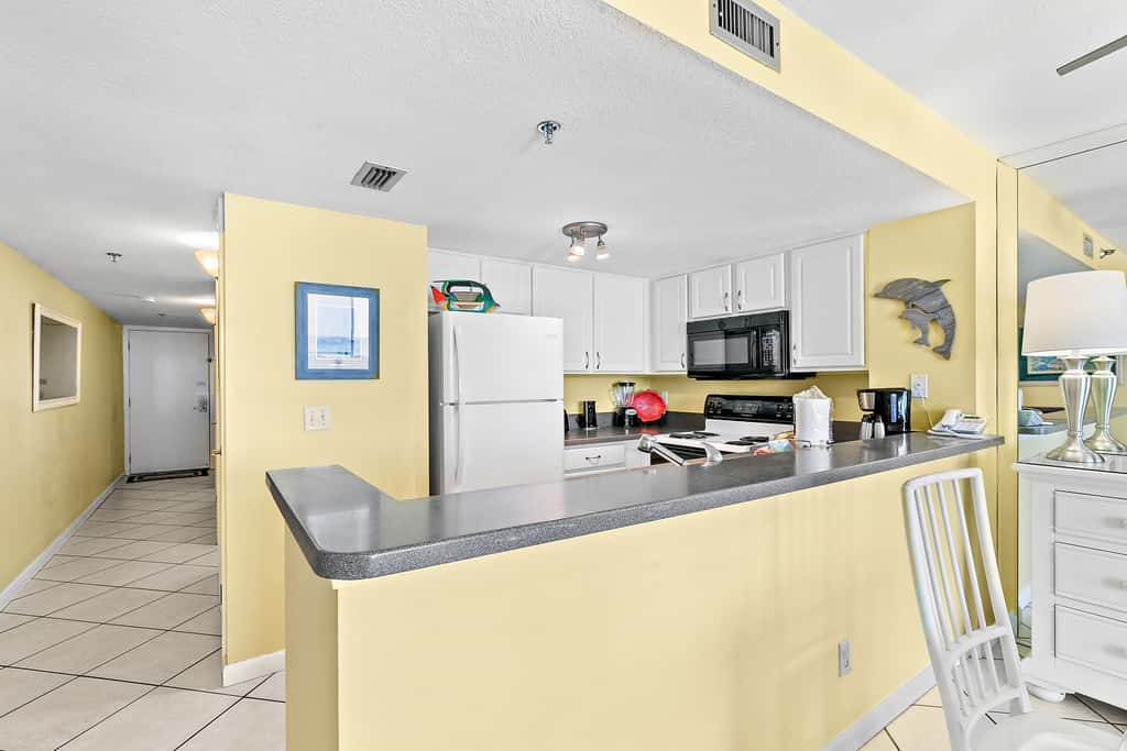 5th floor condo w splash pad, multiple pools, and on-site bar
