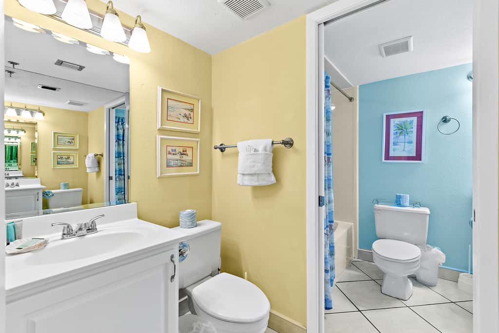 5th floor condo w splash pad, multiple pools, and on-site bar