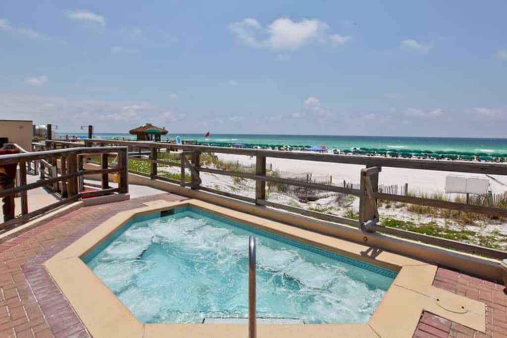 5th floor condo w splash pad, multiple pools, and on-site bar