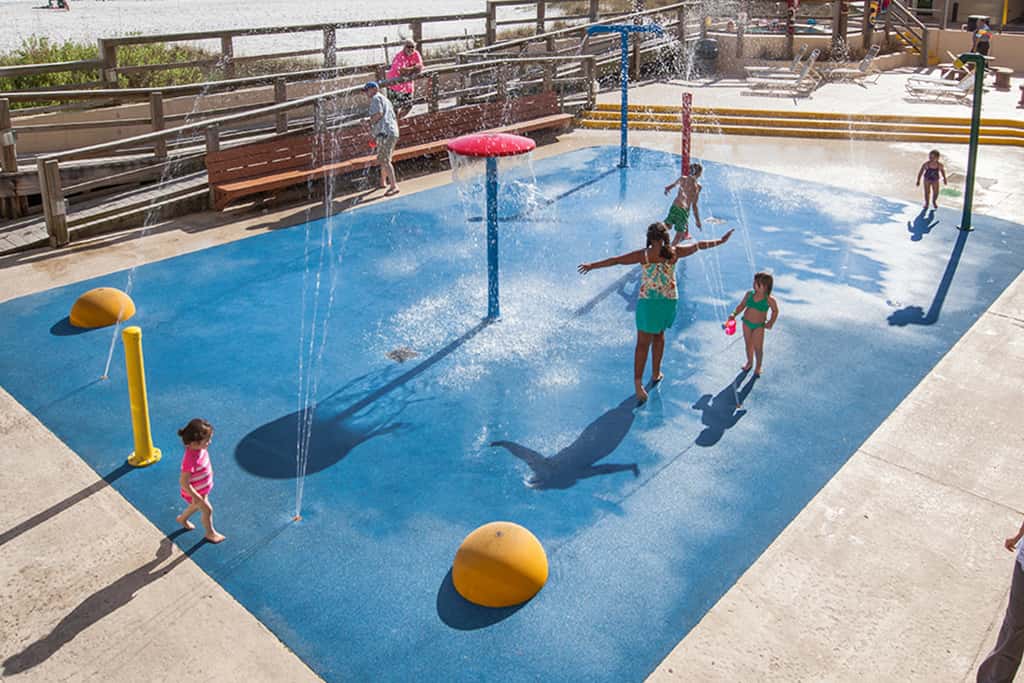 5th floor condo w splash pad, multiple pools, and on-site bar