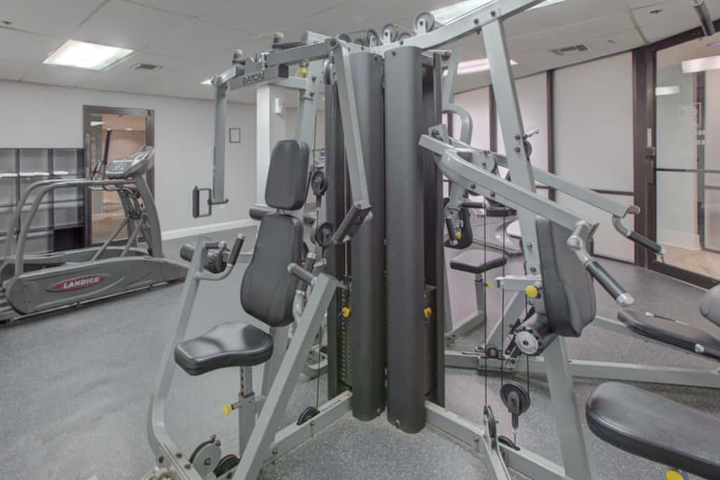 5th floor condo w splash pad, multiple pools, and on-site bar