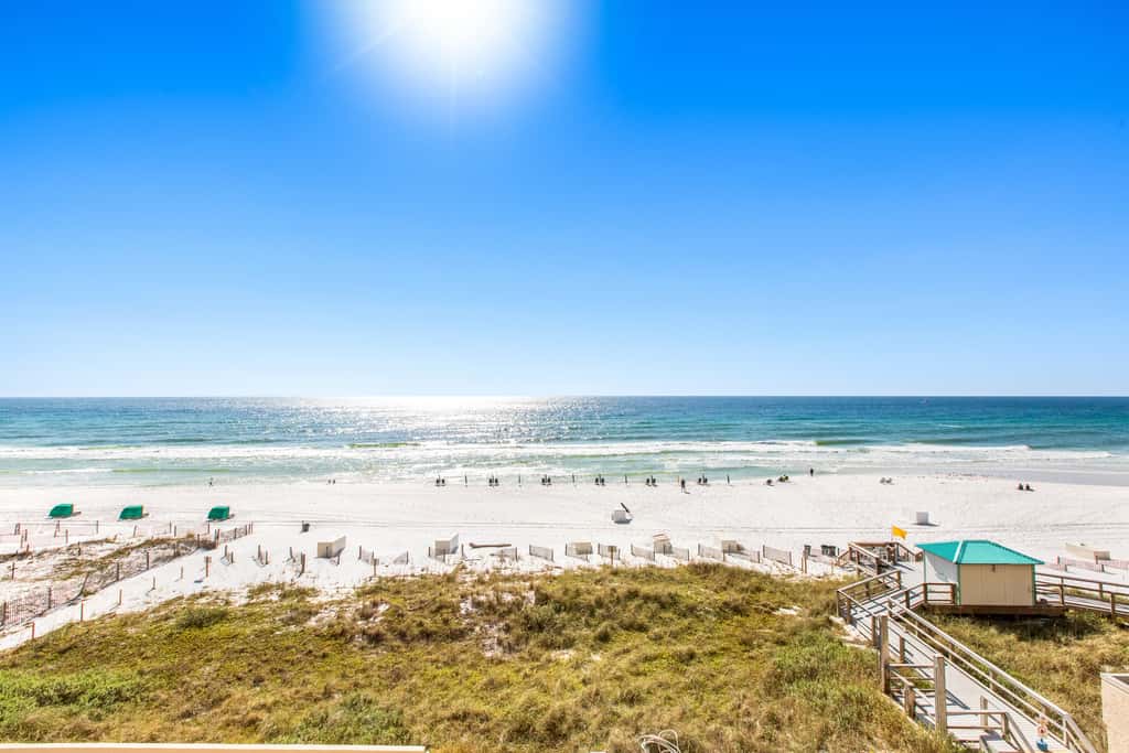 5th floor condo w splash pad, multiple pools, and on-site bar