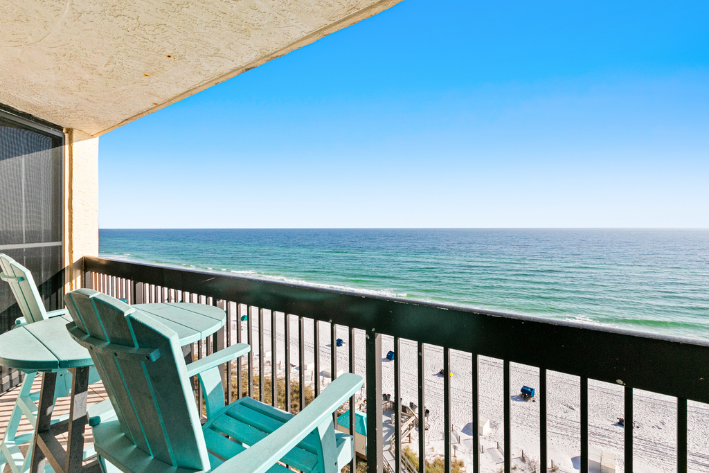 10th Floor Beautiful Condo, Splash pad w multiple pools & hot tub