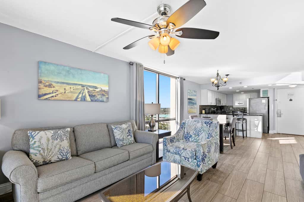 10th Floor Beautiful Condo, Splash pad w multiple pools & hot tub
