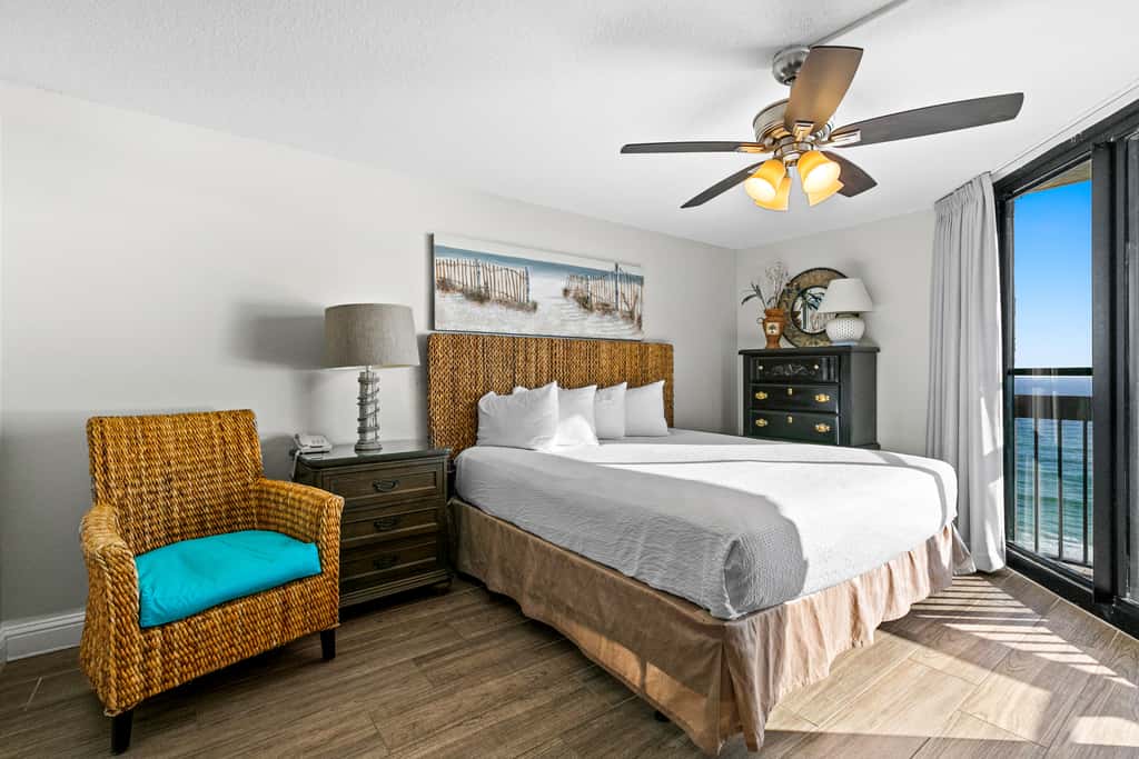 10th Floor Beautiful Condo, Splash pad w multiple pools & hot tub