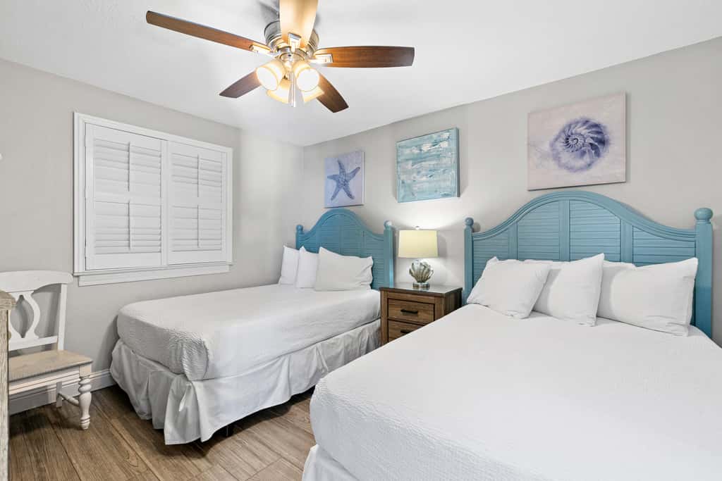 10th Floor Beautiful Condo, Splash pad w multiple pools & hot tub