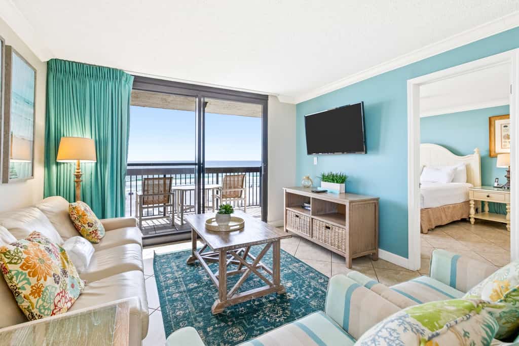 4th Floor Welcoming Condo, On-site pool w bar & restaurant