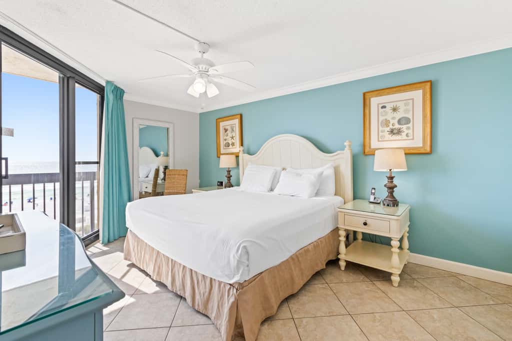 4th Floor Welcoming Condo, On-site pool w bar & restaurant