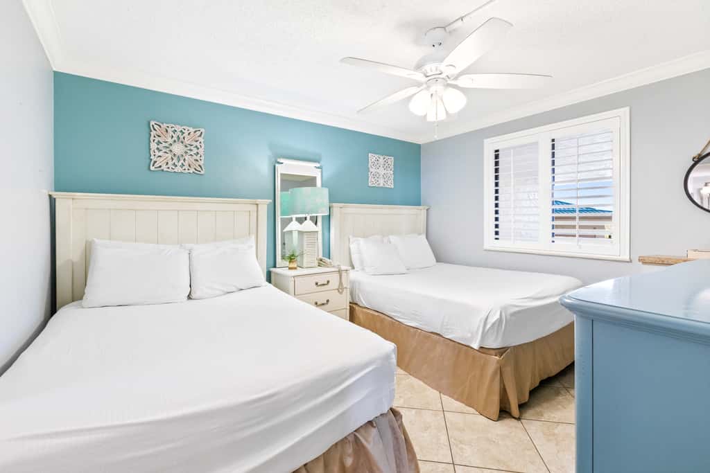 4th Floor Welcoming Condo, On-site pool w bar & restaurant
