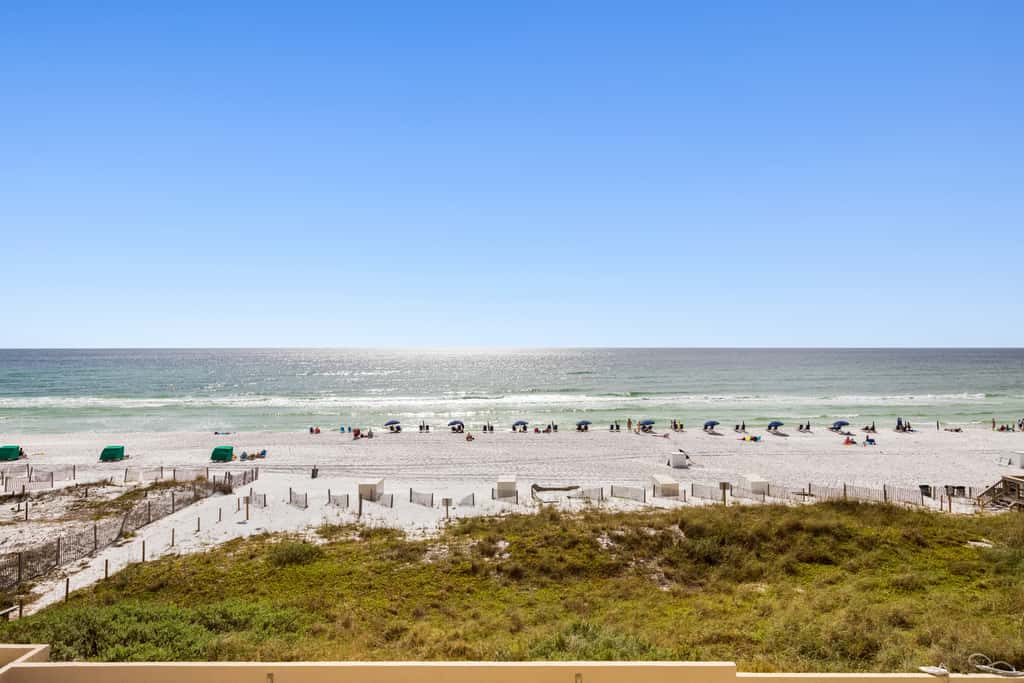 4th Floor Welcoming Condo, On-site pool w bar & restaurant