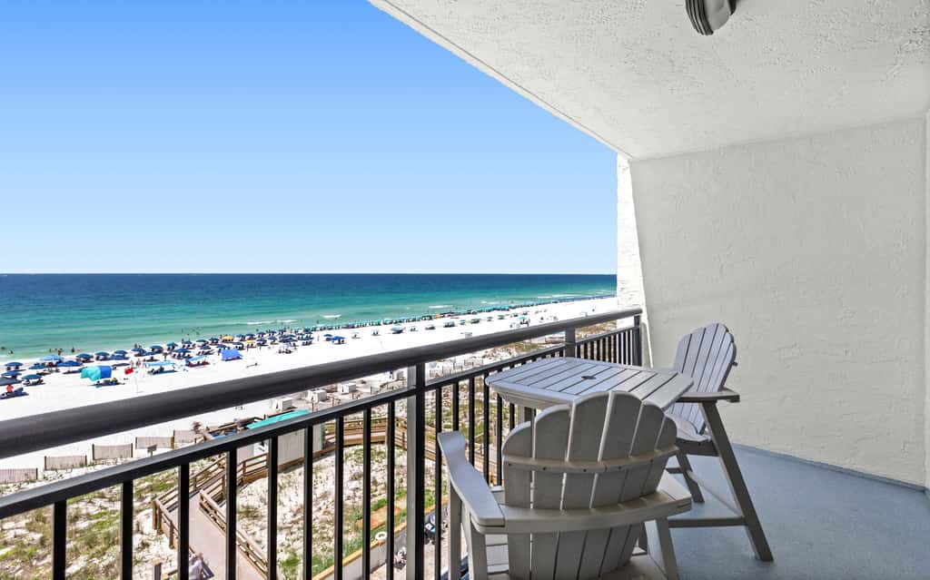 6th Floor Condo, On-site restaurant & bar, Splash pad w pool