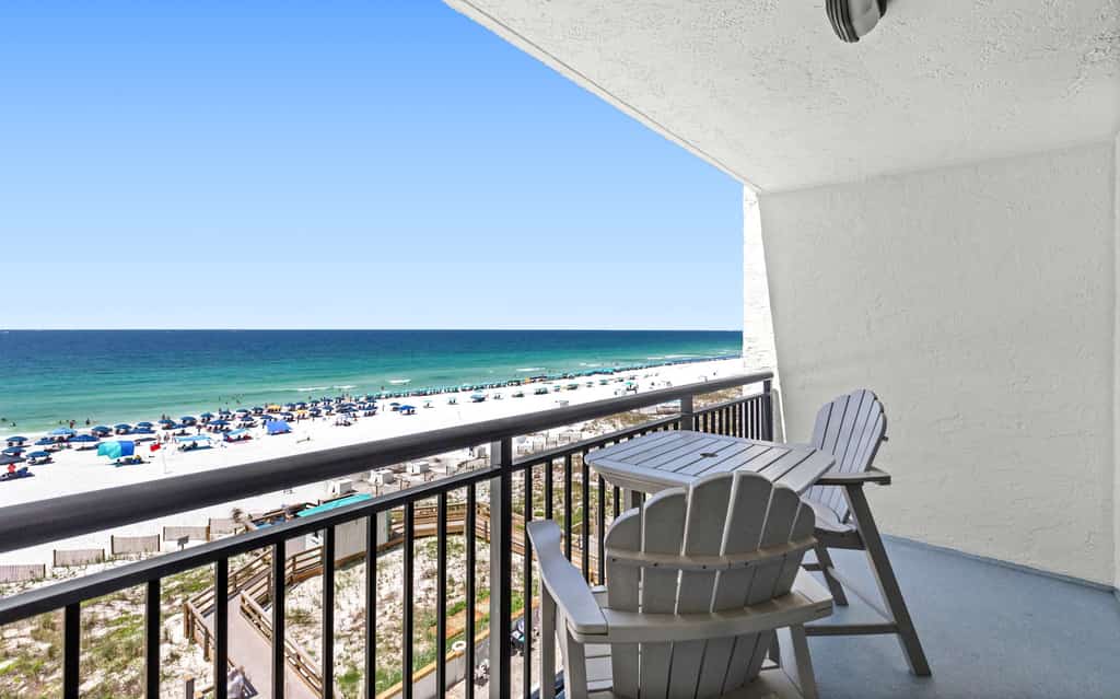 6th Floor Condo, On-site restaurant & bar, Splash pad w pool