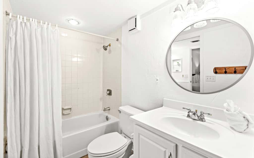 6th Floor Condo, On-site restaurant & bar, Splash pad w pool