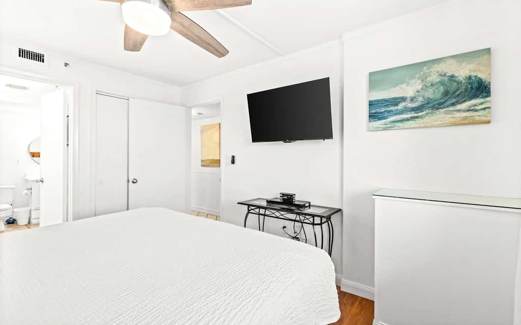 6th Floor Condo, On-site restaurant & bar, Splash pad w pool