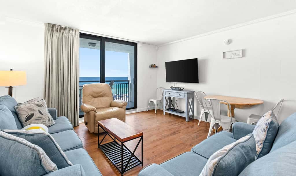 6th Floor Condo, On-site restaurant & bar, Splash pad w pool