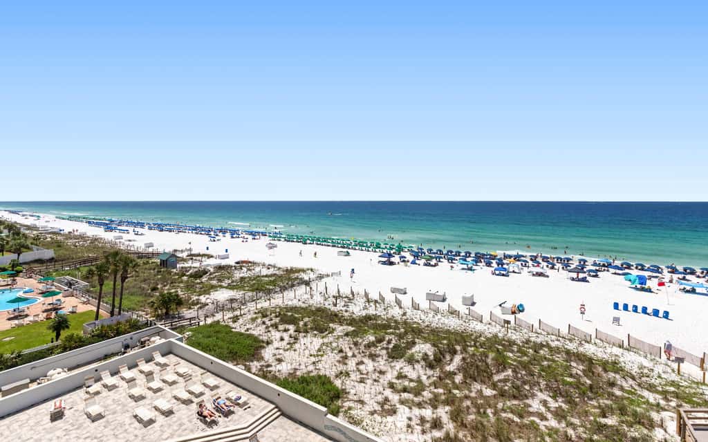 6th Floor Condo, On-site restaurant & bar, Splash pad w pool
