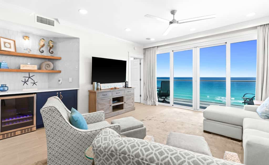 Scenic condo with balcony, beach access, pool & hot tub