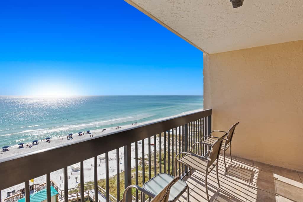 8th Floor Open Condo, On-site restaurant w bar, Multiple pools
