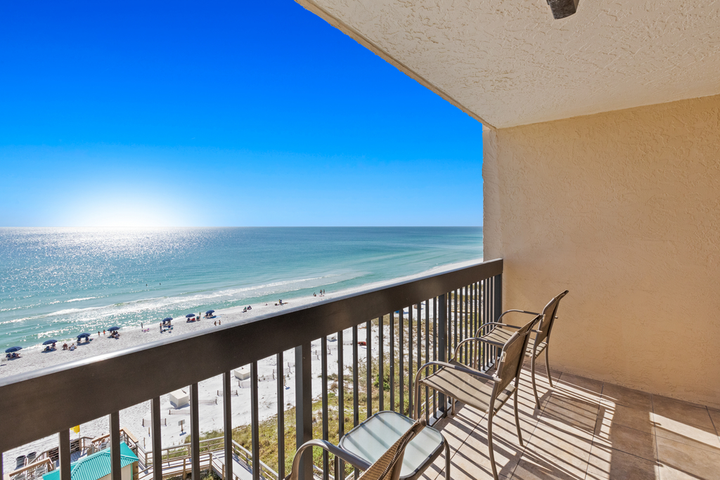8th Floor Open Condo, On-site restaurant w bar, Multiple pools