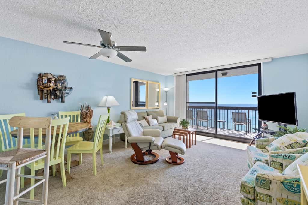 8th Floor Open Condo, On-site restaurant w bar, Multiple pools