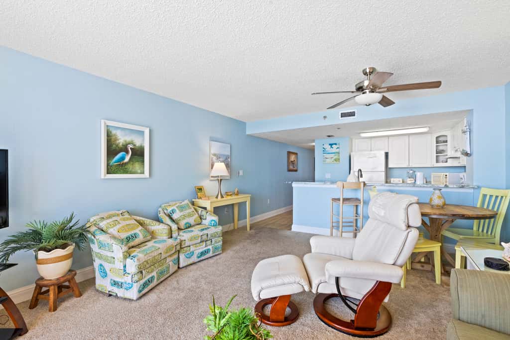 8th Floor Open Condo, On-site restaurant w bar, Multiple pools