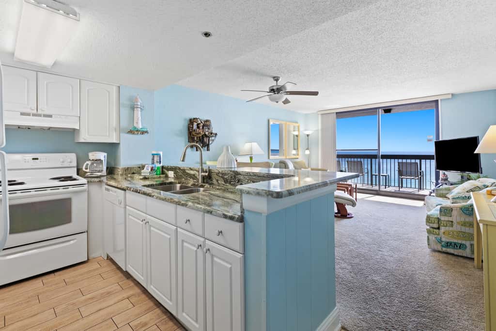 8th Floor Open Condo, On-site restaurant w bar, Multiple pools