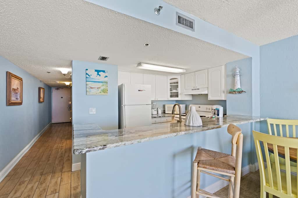 8th Floor Open Condo, On-site restaurant w bar, Multiple pools