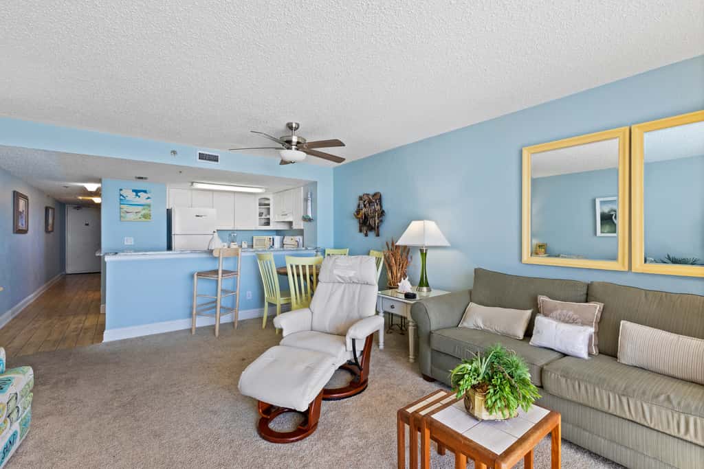 8th Floor Open Condo, On-site restaurant w bar, Multiple pools