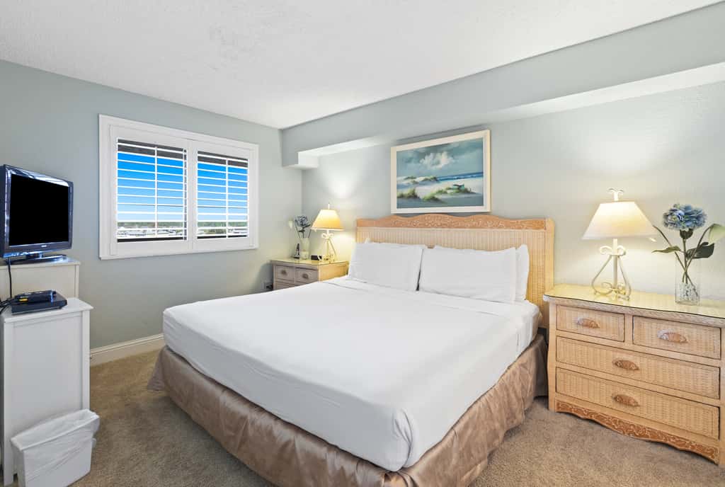 8th Floor Open Condo, On-site restaurant w bar, Multiple pools