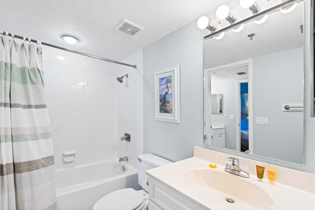 8th Floor Open Condo, On-site restaurant w bar, Multiple pools