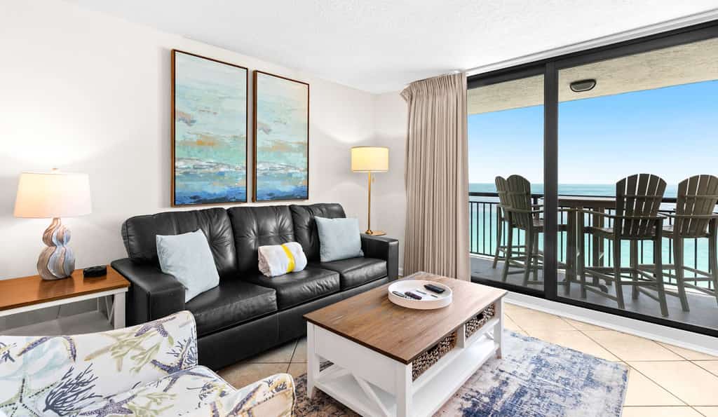 Spacious 18th floor condo w amazing views - shared pool, hot tub, & central AC