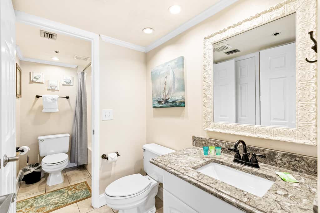 17th-floor Gulf-front condo with indoor & outdoor pools, hot tub & on-site dining